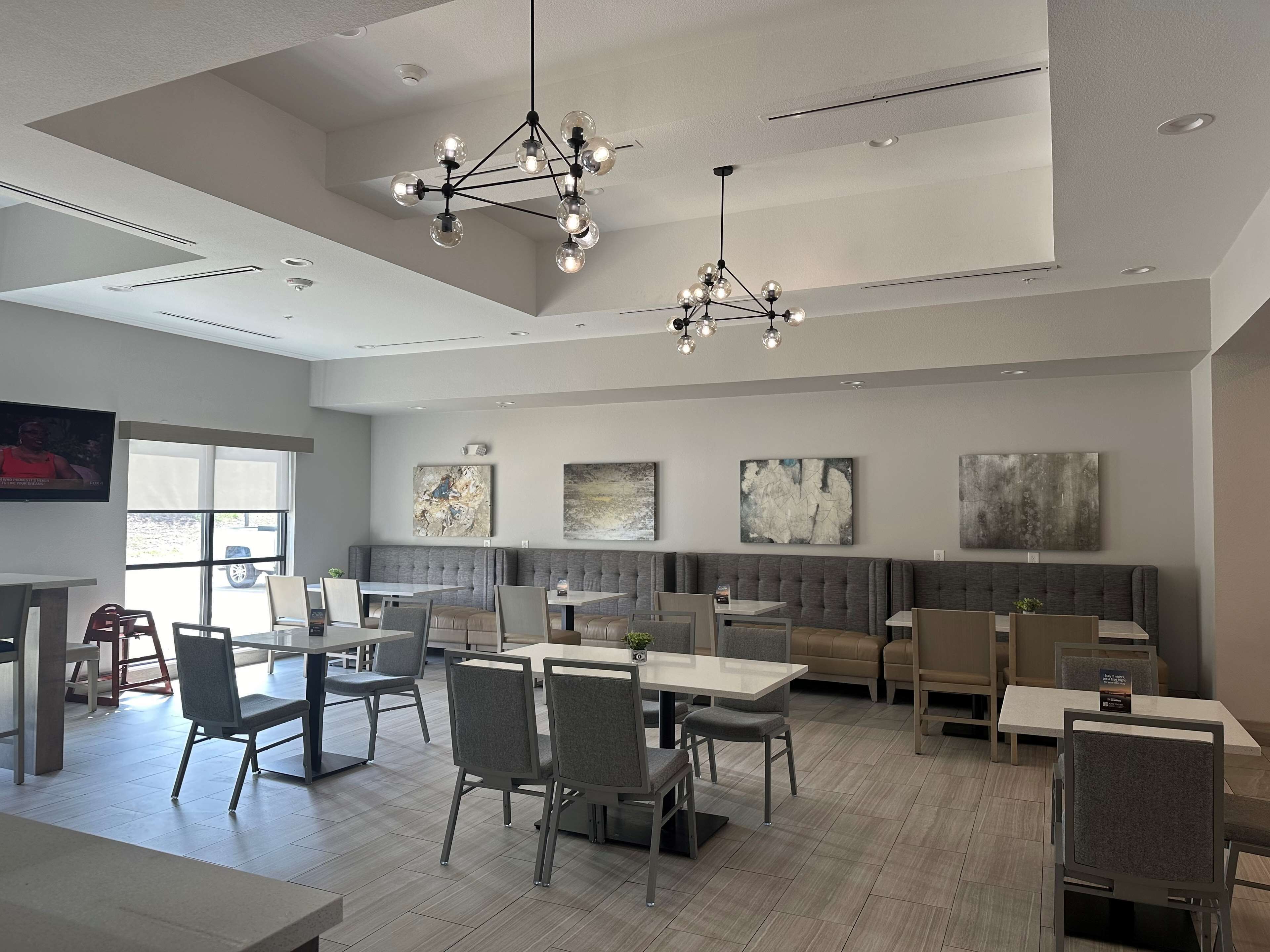 含每日吃到飽早餐