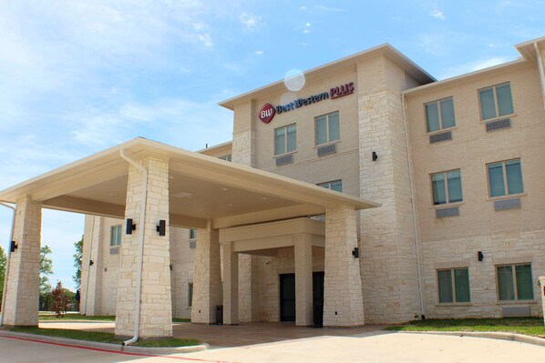 A Best Western Plus hotel with a covered entrance and multiple windows. - Best Western Plus Chandler (Chandler)