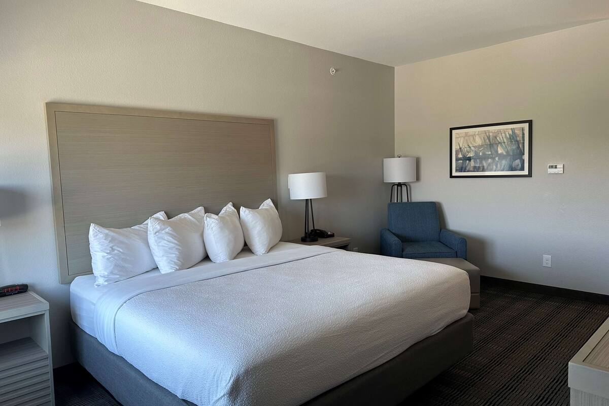 desk, laptop workspace, wifi, bed sheets