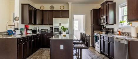 Refrigerador, microondas, horno, placa de cocina