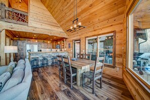 Dining - The Hideaway - Hot tub | Mountain Views | Shuffleboard | Outdoor Fireplace (Blue Ridge)
