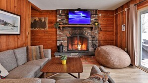 House, 5 Bedrooms | Living room - Killington Vista Home by Killington Vacation Rentals (Killington)