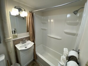 Combined shower/bathtub, hair dryer, towels, soap