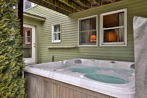 House, 4 Bedrooms | Spa