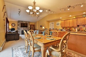 House, 4 Bedrooms | Dining