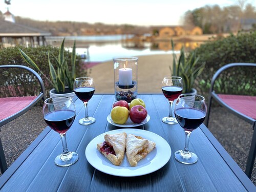 Spoil yourself with this beautiful Lake Balboa retreat