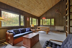 Duplex, 3 Bedrooms | Living room