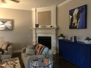 TV, fireplace