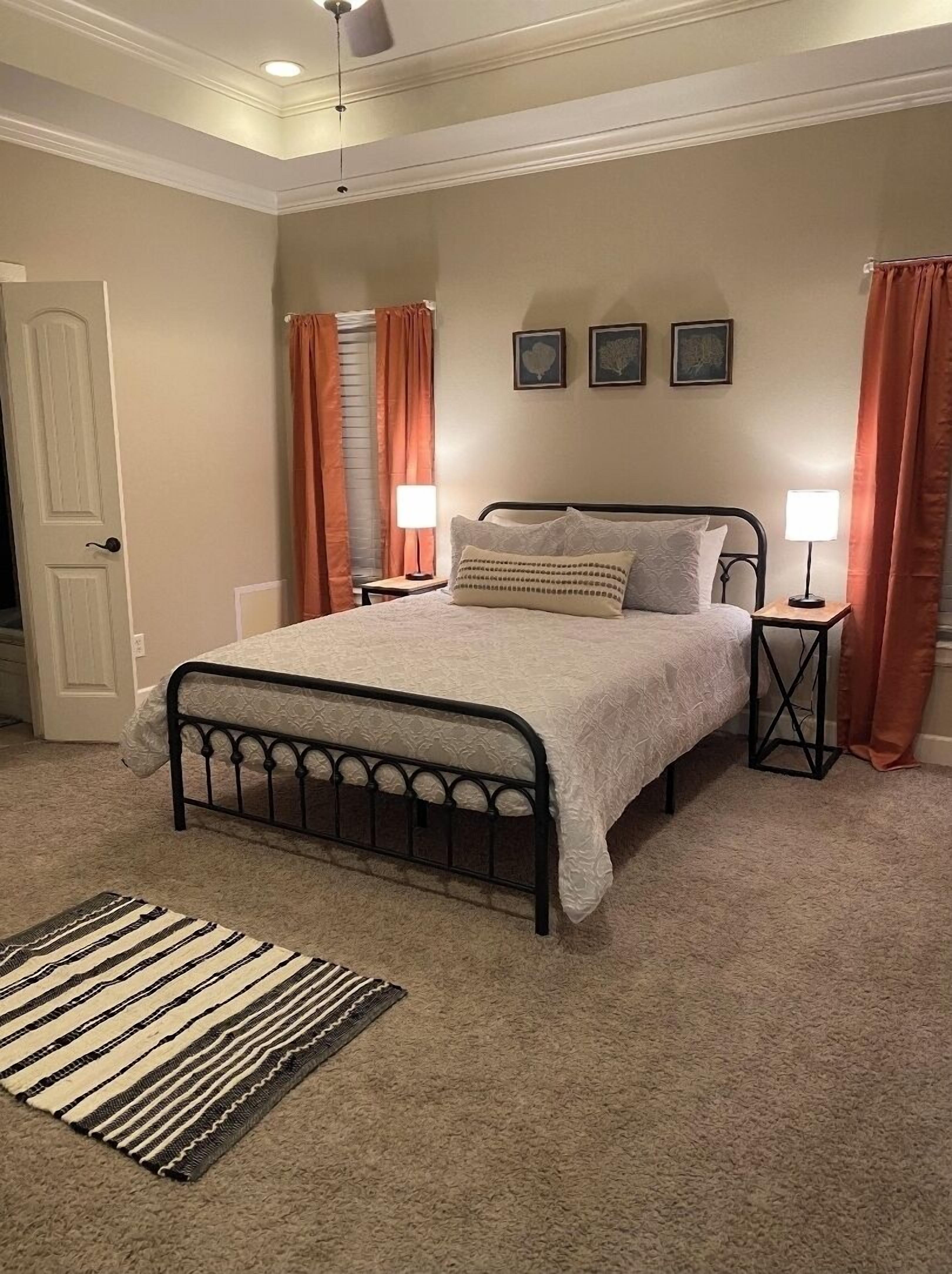 3 habitaciones, tabla de planchar con plancha, wifi y ropa de cama 