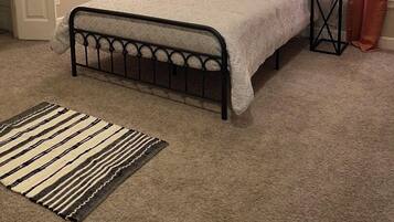 3 habitaciones, tabla de planchar con plancha, wifi y ropa de cama