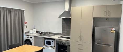 Fridge, oven, stovetop, dishwasher