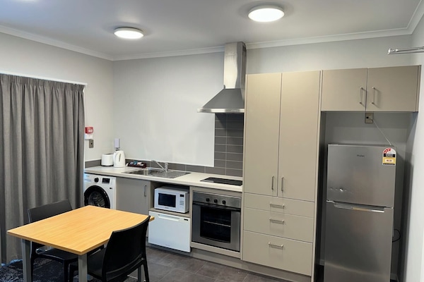 Refrigerador, horno, placa de cocina, lavavajillas