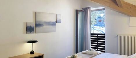 2 slaapkamers, een bureau, een strijkplank/strijkijzer, gratis wifi