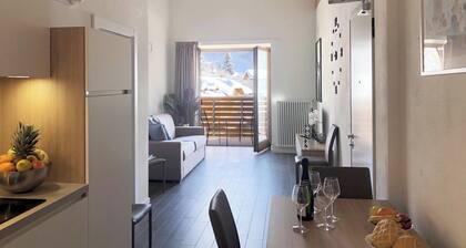 Splendid 4+2 attic with panoramic terrace overlooking the mountains (303)