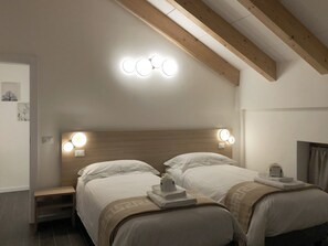 2 bedrooms, desk, iron/ironing board, free WiFi - Splendid 4+2 attic with panoramic terrace overlooking the mountains (303) (Lavarone)