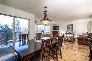 TV, fireplace - Spacious condo at Flathead Lake w/private balcony, views & A/C - Marina Cay Gem (Bigfork)