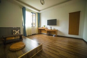 Living area - Guilin Eiffel Hotel (Xiangbishan Liangjiang Sihu Branch) (Guilin)