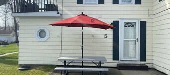 On The Strip • Cozy GOTL Vacation Cottage
