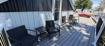 On The Strip • Cozy GOTL Vacation Cottage