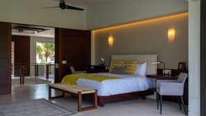 4 Schlafzimmer, Zimmersafe, Schreibtisch, Bügeleisen/Bügelbrett