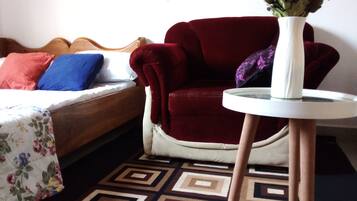 1 habitación, tabla de planchar con plancha, wifi y ropa de cama