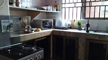 Refrigerador, microondas, horno y lavavajillas