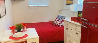 Monthly stay ! Cutest Guesthouse with private Backyard & Entrance