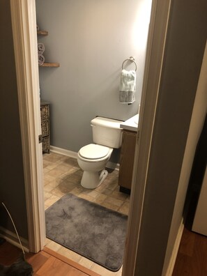 Dusche, Handtücher, Toilettenpapier
