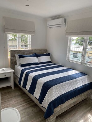3 bedrooms, in-room safe, iron/ironing board, free WiFi - Blue Door Beach House - 3 bed 2 bath w/ AC, WIFI, KITCHEN, WASH/DRY & CABLE (Holetown)