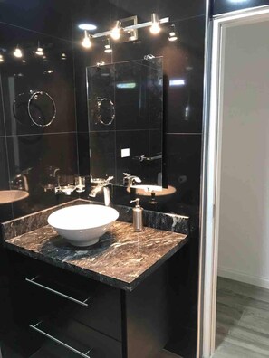 Hair dryer, towels, soap, shampoo - Blue Door Beach House - 3 bed 2 bath w/ AC, WIFI, KITCHEN, WASH/DRY & CABLE (Holetown)