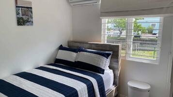 3 chambres, coffres-forts dans les chambres, fer et planche Ă repasser