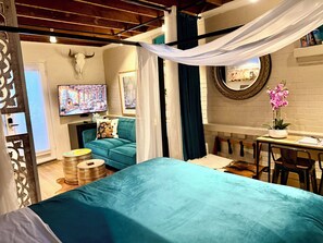 5 bedrooms, iron/ironing board, travel crib, free WiFi - Elliot Barker Estate for Large Groups Stroll to Canyon Rd & Plaza (Santa Fe)