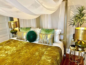 5 bedrooms, iron/ironing board, travel crib, free WiFi - Elliot Barker Estate for Large Groups Stroll to Canyon Rd & Plaza (Santa Fe)