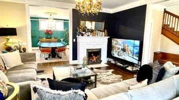 Smart TV, fireplace, books, music library