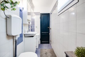 Shower, hair dryer - GuestHost - Gioberti Cozy Apartment with Terrace (FI)