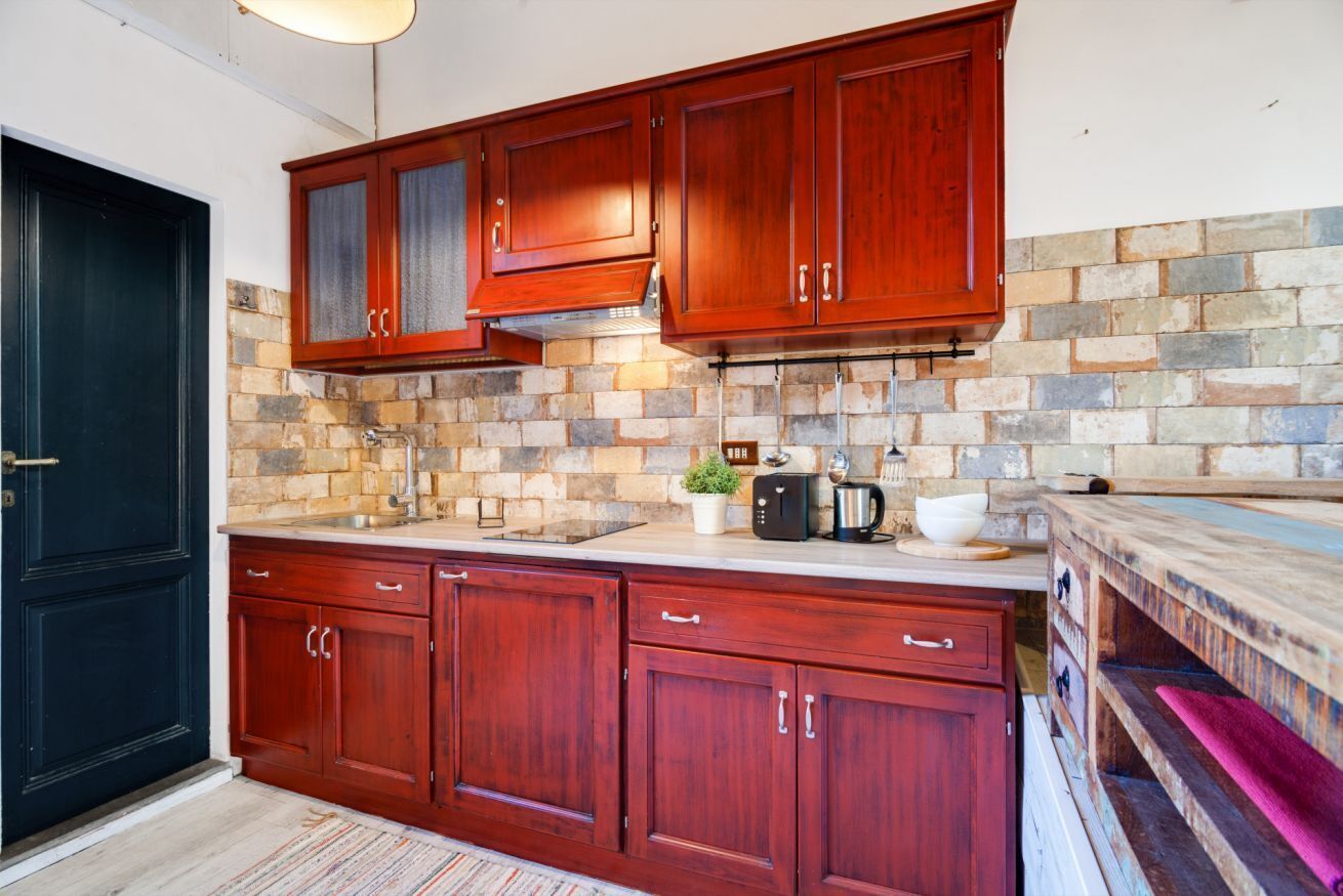 Réfrigérateur, plaque de cuisson, grille-pain