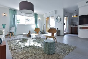 TV - 3-Br. Apartment, 3 minutes to the Croisette (Cannes)