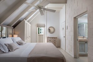 3 chambres, coffres-forts dans les chambres, bureau