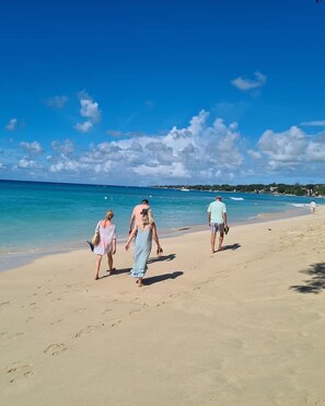 Beach nearby, sun loungers, beach towels