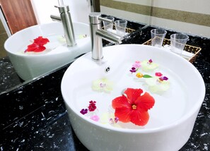 Bathroom - Van Giang Hotel (Ninh Binh)