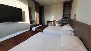 Blackout drapes, soundproofing, free WiFi, bed sheets - Grandmillions Hotel (Seogwipo)