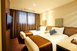 Blackout curtains, soundproofing, free WiFi, bed sheets - Grandmillions Hotel (Seogwipo)