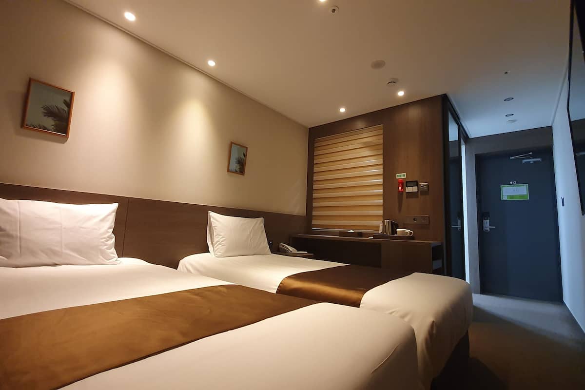 blackout curtains, soundproofing, free wifi, bed sheets