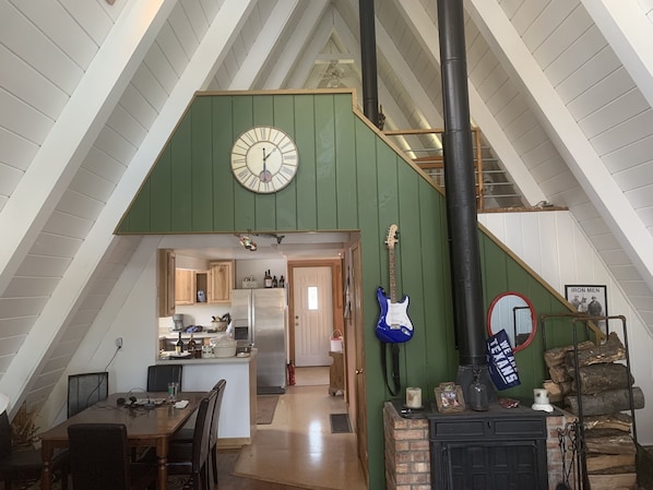 Smart TV, fireplace, DVD player, books