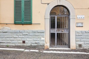 Exterior detail - GuestHost - Coverciano Modern Apartment with Patio! (Firenze)