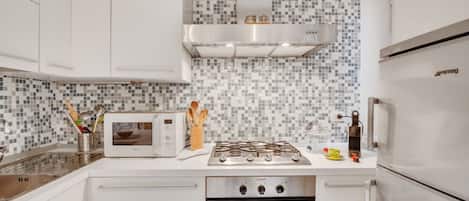 Four Ă micro-ondes, un four, surface de cuisson, lave-vaisselle