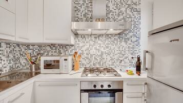 Mikrowelle, Ofen, Herdplatte, Geschirrspüler