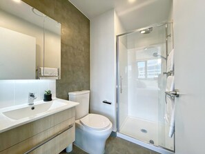 Shower, hair dryer, towels
