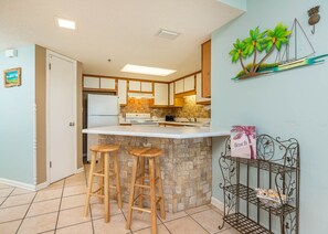 Kjøleskap, mikrobølgeovn, ovn og oppvaskmaskin