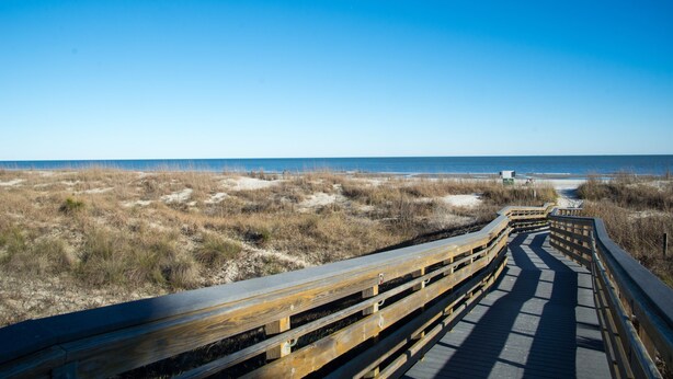 A wooden boardwalk leading to a beach with a clear view of the ocean. - Private Home with SPA and Private pool, Beautiful Lagoon views (Hilton Head Island)